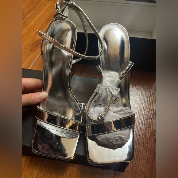 Metallic wedged heels! - Picture 2 of 3